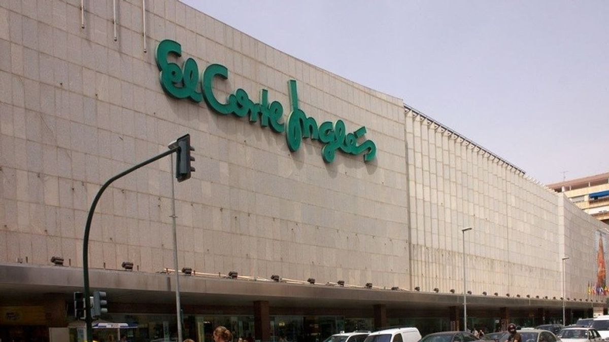 El Corte Inglés alcanza un acuerdo con los sindicatos para la salida voluntaria de 3.292 empleados El Corte Inglés alcanza un acuerdo con los sindicatos para la salida voluntaria de 3.292 empleados