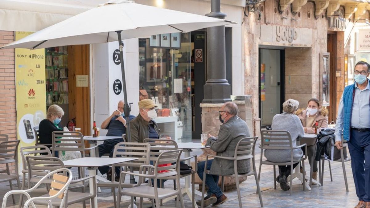 La Comunidad Valenciana, un ejemplo para alcanzar la "normalidad": así ha bajado de 1.500 de incidencia a 25 La Comunidad Valenciana, un ejemplo para alcanzar la "normalidad": así ha bajado de 1.500 de incidencia a 25
