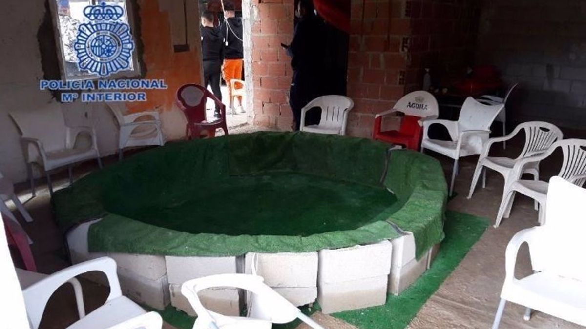 La Polícia localiza un recinto para peleas de gallos con 27 personas dentro, entre ellas menores La Polícia localiza un recinto para peleas de gallos con 27 personas dentro, entre ellas menores