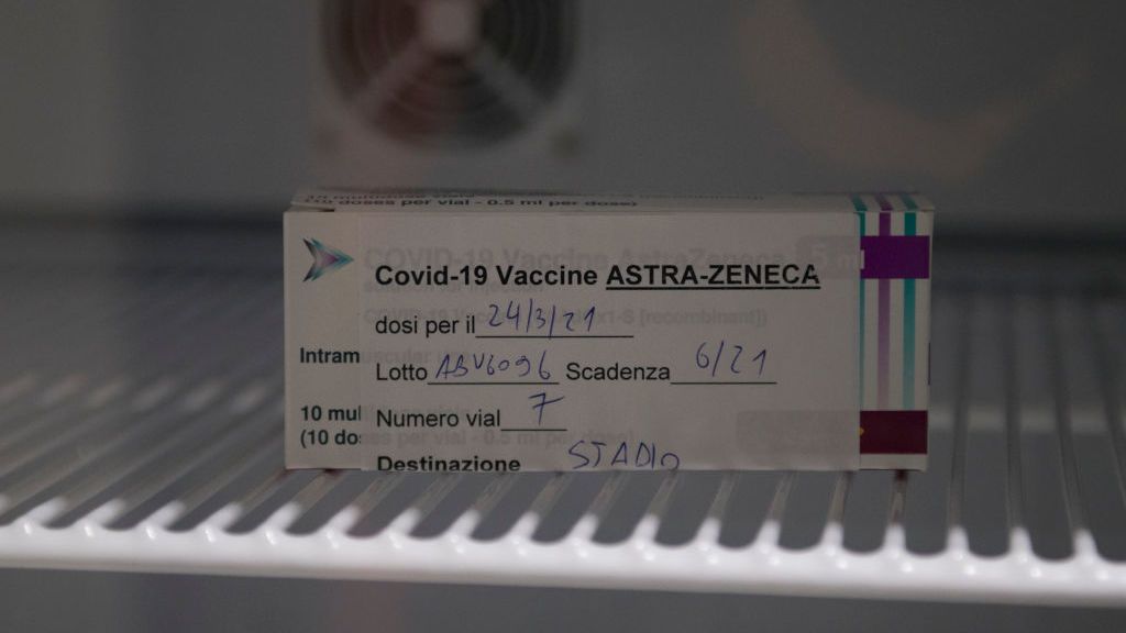 AstraZeneca esconde 30 millones de dosis en Italia para Reino Unido, pero no saldrán de la UE