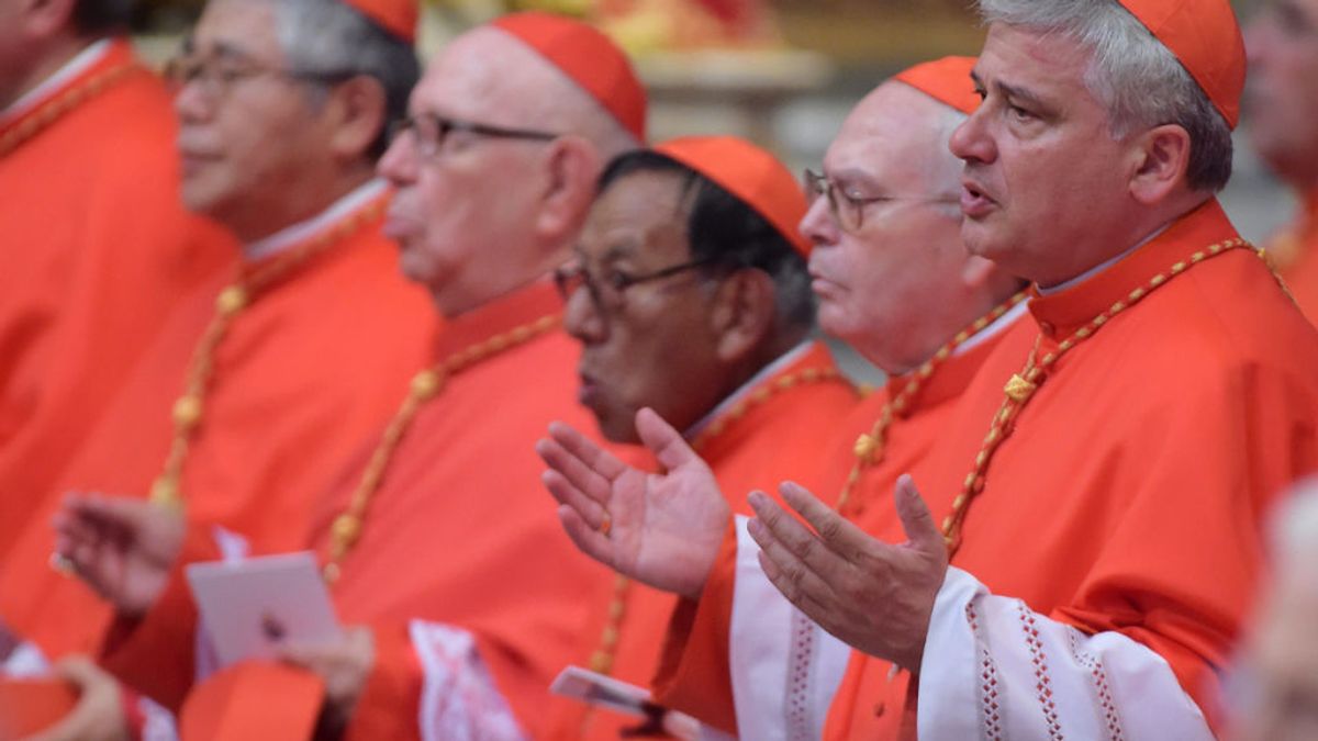 El Papa Francisco reduce el salario de sus cardenales y clérigos para evitar despidos en el Vaticano El Papa Francisco reduce el salario de sus cardenales y clérigos para evitar despidos en el Vaticano