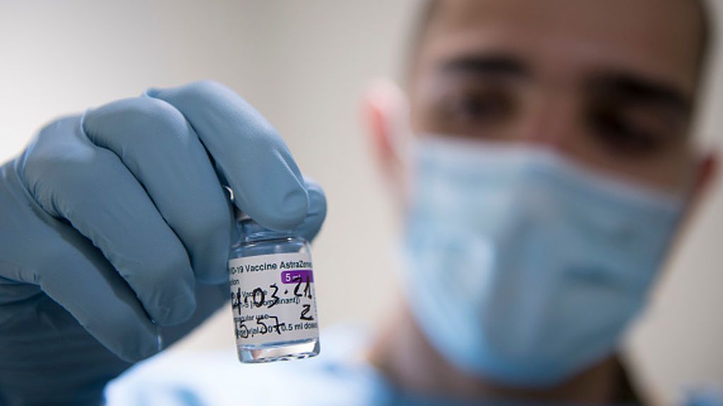 AstraZeneca e Italia desmienten que las vacunas encontradas en un almacén italiano fueran a Reino Unido AstraZeneca e Italia desmienten que las vacunas encontradas en un almacén italiano fueran a Reino Unido