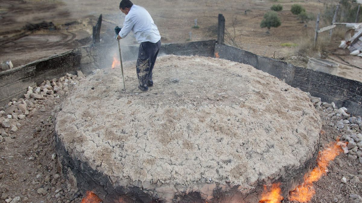 La familia Gordillo: los últimos caleros de Europa que fabrican el 'oro blanco' como lo hacían los romanos La familia Gordillo: los últimos caleros de Europa que fabrican el 'oro blanco' como lo hacían los romanos