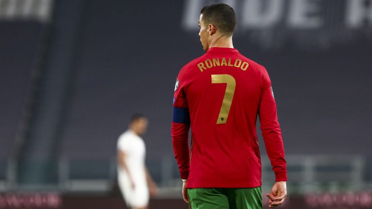 Cristiano Ronaldo, dispuesto a rebajarse el sueldo a la mitad para volver al Real Madrid: el club no contempla su fichaje Cristiano Ronaldo, dispuesto a rebajarse el sueldo a la mitad para volver al Real Madrid: el club no contempla su fichaje