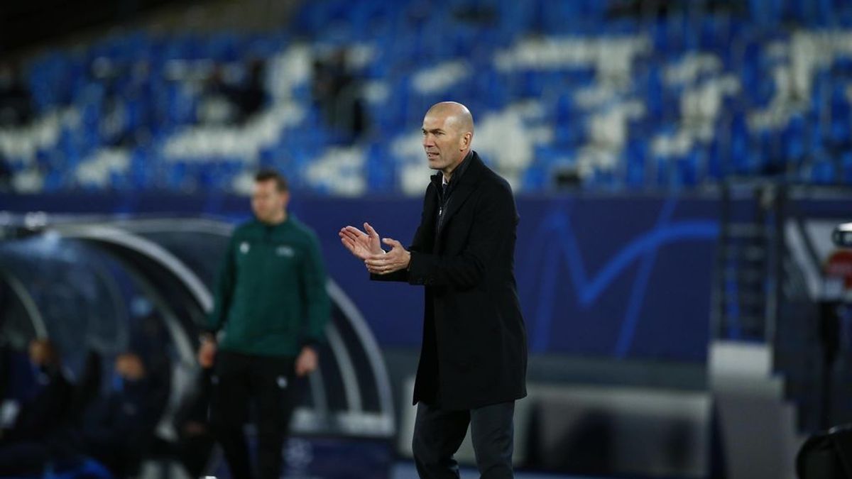 El Real Madrid, inquieto ante el interés de la Federación francesa y la Juventus en Zidane El Real Madrid, inquieto ante el interés de la Federación francesa y la Juventus en Zidane