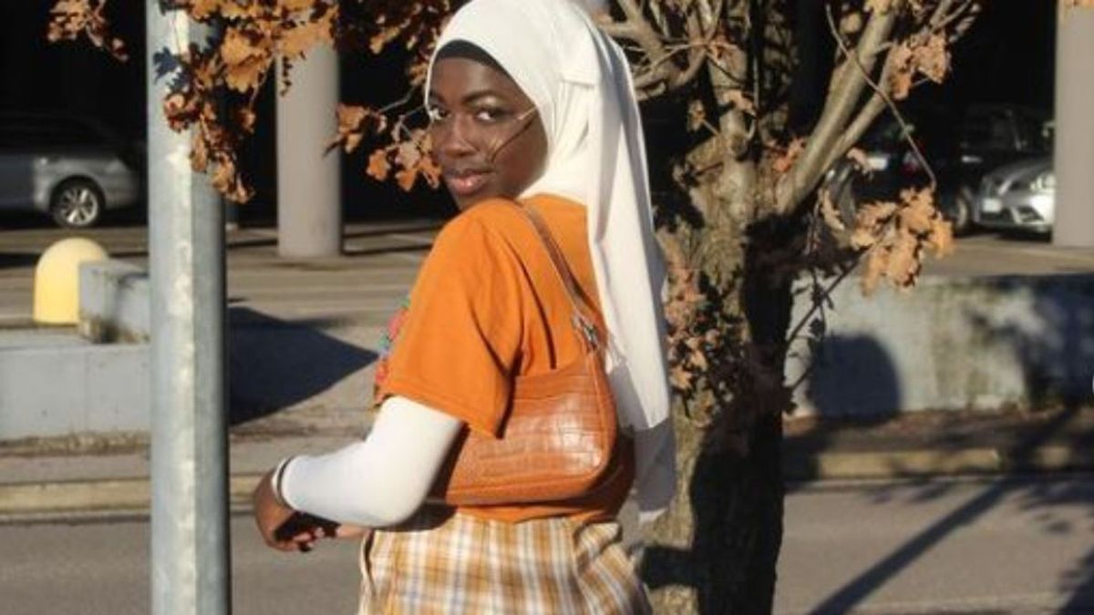 Mbengue, la joven 'afroinfluencer' que colecciona seguidores en Tik Tok normalizando el uso del hiyab Mbengue, la joven 'afroinfluencer' que colecciona seguidores en Tik Tok normalizando el uso del hiyab