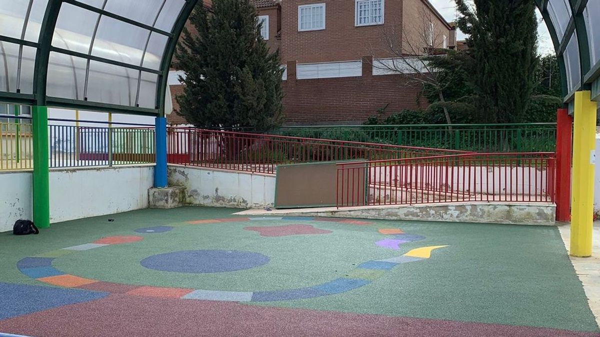 Borrador Una niña de tres años recibe el impacto de un perdigon en el patio del colegio Borrador Una niña de tres años recibe el impacto de un perdigon en el patio del colegio