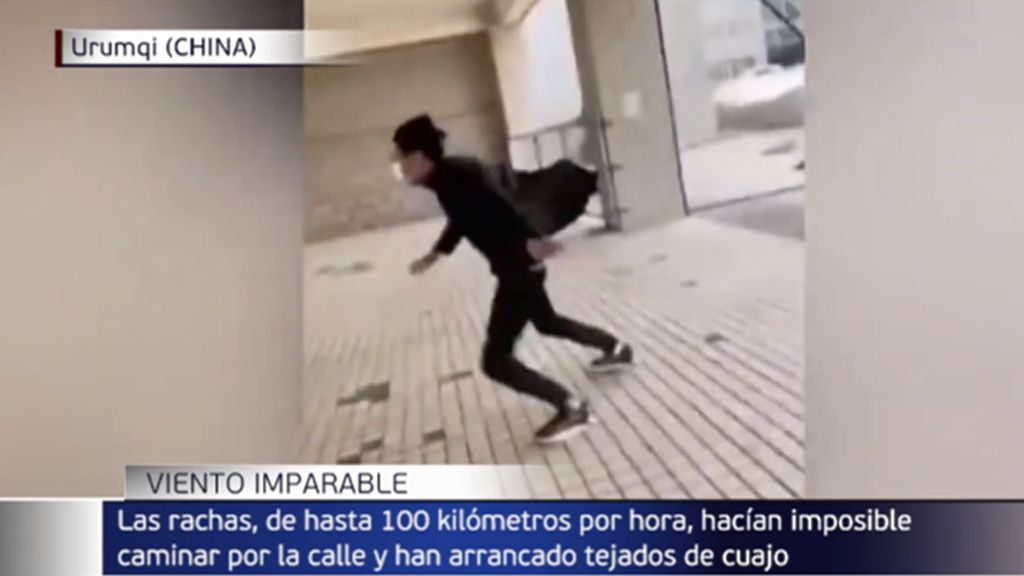 Viento imparable en China: rachas de más de 100 kilómetros por hora arrancan tejados de cuajo