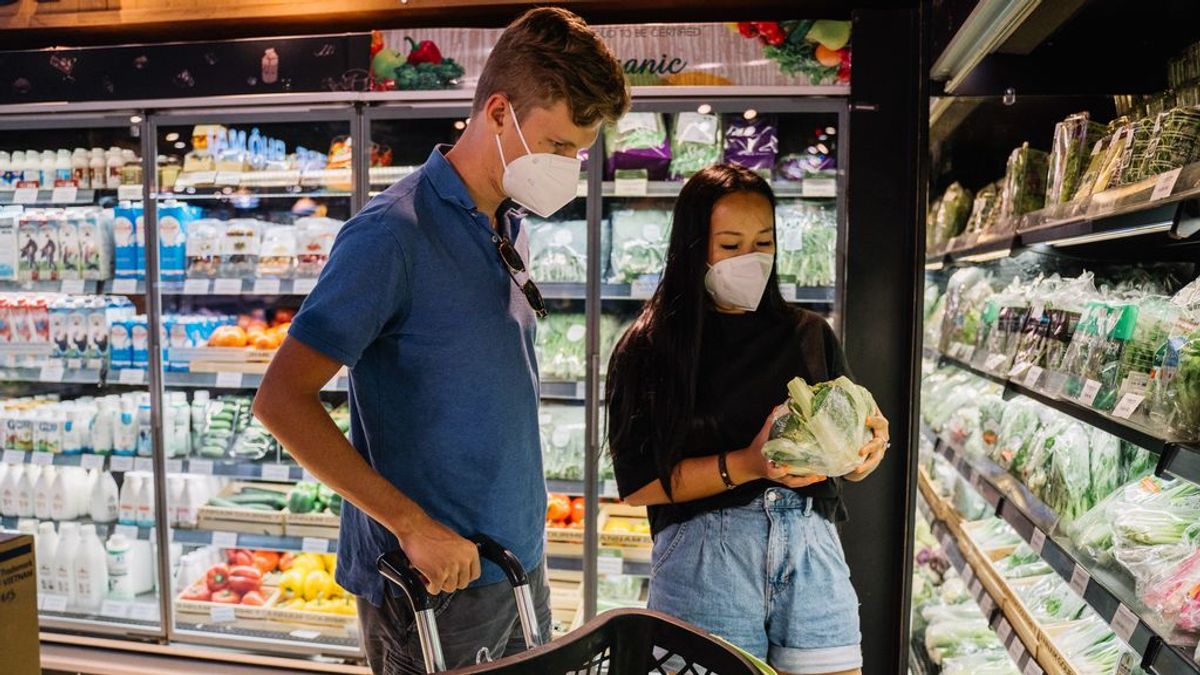 Una cadena española de supermercados ofrece empleos por 1.300 euros al mes con ESO y sin experiencia