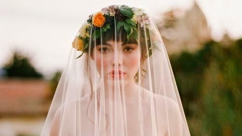 También, se sigue manteniendo que la novia lleve velo.