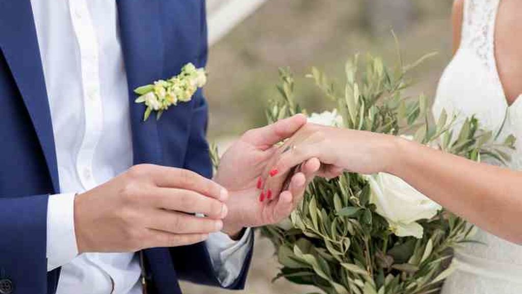 Llevar algo nuevo, velo o que la novia vista de blanco: estas son las tradiciones más importantes que no deberán faltar en tu día B.