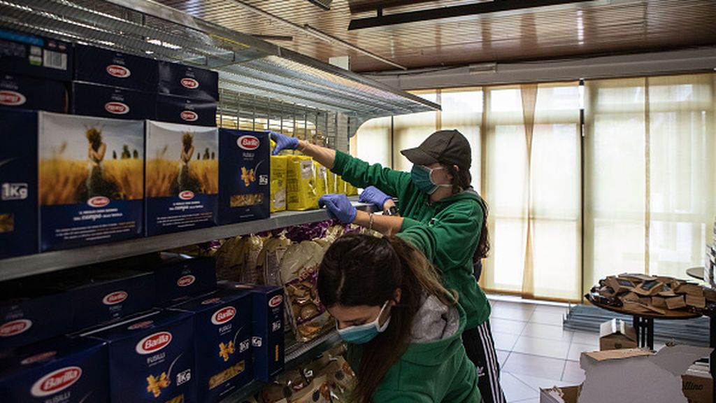 Las colas del hambre en Milán o la nueva pobreza urbana