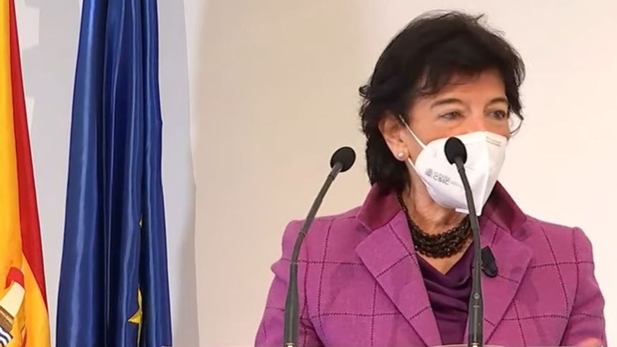 Celaá: "No es suficiente el aprendizaje memorístico. Hay que ir hacia uno competencial, multidisciplinar" Celaá: "No es suficiente el aprendizaje memorístico. Hay que ir hacia uno competencial, multidisciplinar"