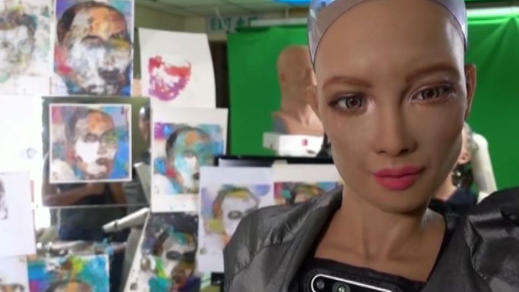 La primera obra de Sophia, una robot humanoide, se vende por 600.000 euros