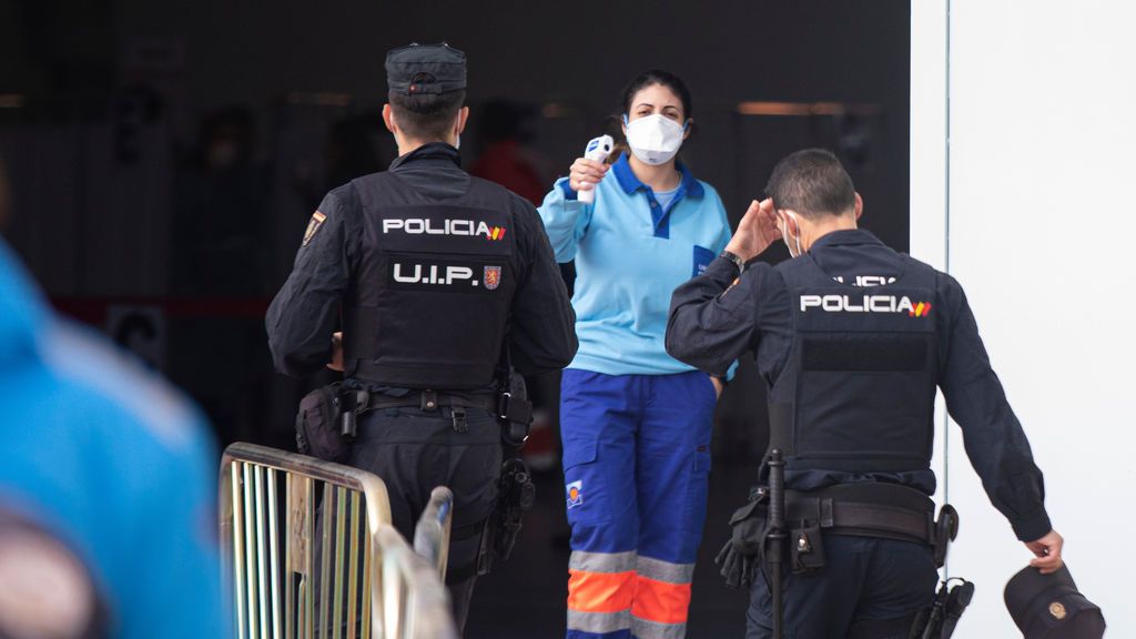 El SUP reclama en los tribunales que se vacune a los policías nacionales menores de 60 años destinados en Cataluña El SUP reclama en los tribunales que se vacune a los policías nacionales menores de 60 años destinados en Cataluña