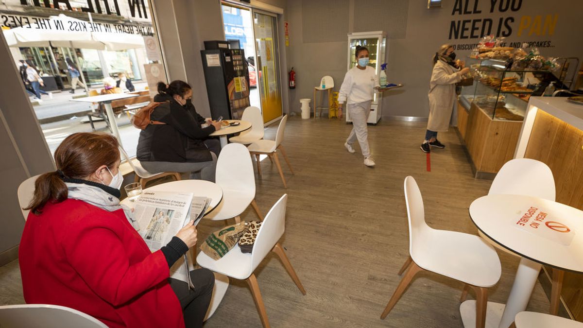 Sanidad y comunidades aprueban instar el cierre del interior de bares cuando la incidencia supere 150 casos Sanidad y comunidades aprueban instar el cierre del interior de bares cuando la incidencia supere 150 casos