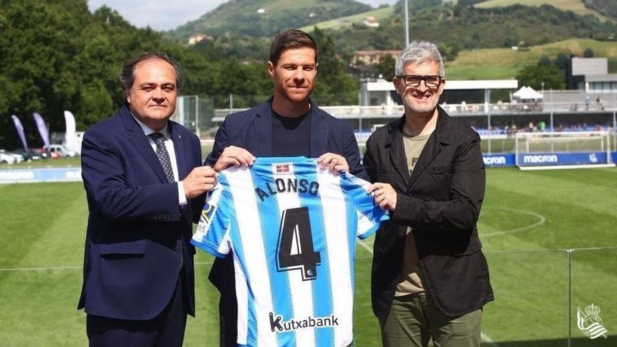 Xabi Alonso renueva con el filial de la Real Sociedad hasta 2022 y cierra las puertas al Boruissia Mönchengladbach Xabi Alonso renueva con el filial de la Real Sociedad hasta 2022 y cierra las puertas al Boruissia Mönchengladbach