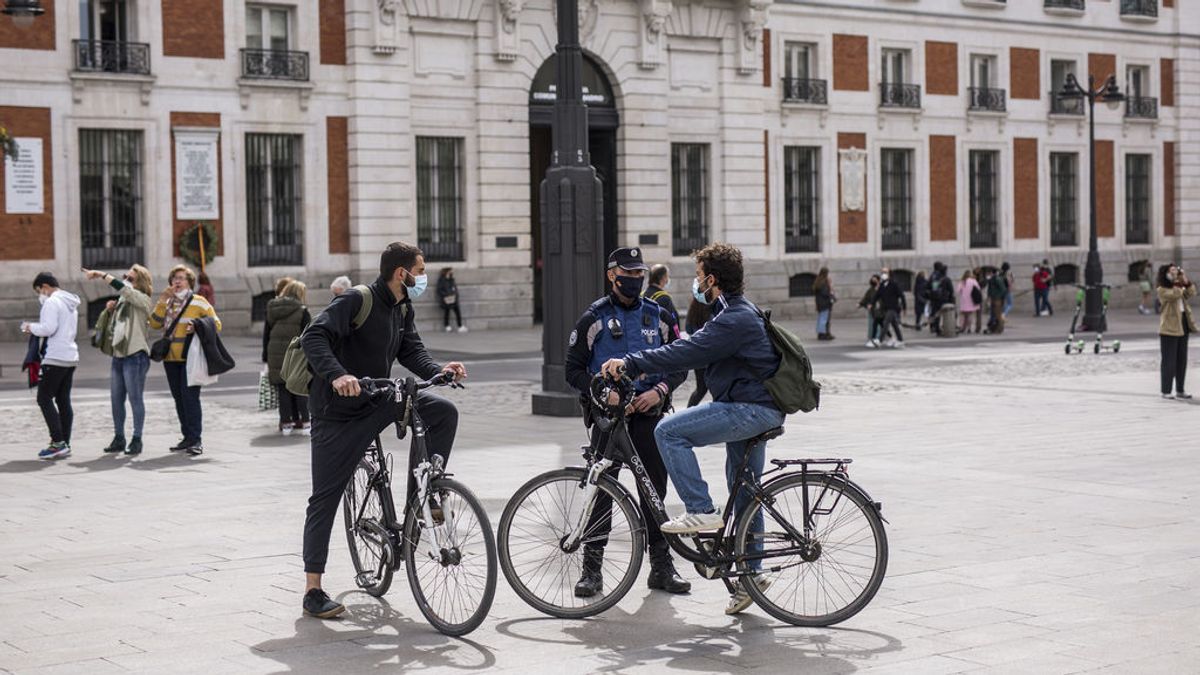 Los contagios aumentan en 15 comunidades, se desbocan en Navarra y bajan en el 'oasis' valenciano Los contagios aumentan en 15 comunidades, se desbocan en Navarra y bajan en el 'oasis' valenciano