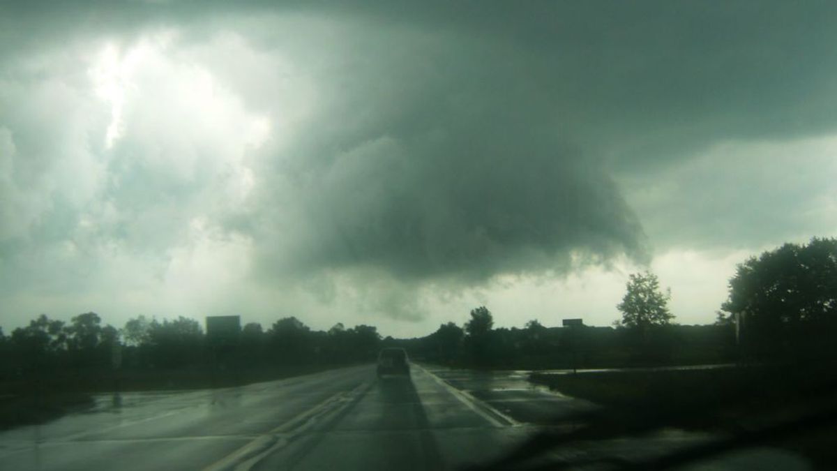 Tornados mortales en Estados Unidos: la curiosa manera del cielo de advertir que se avecina tormenta