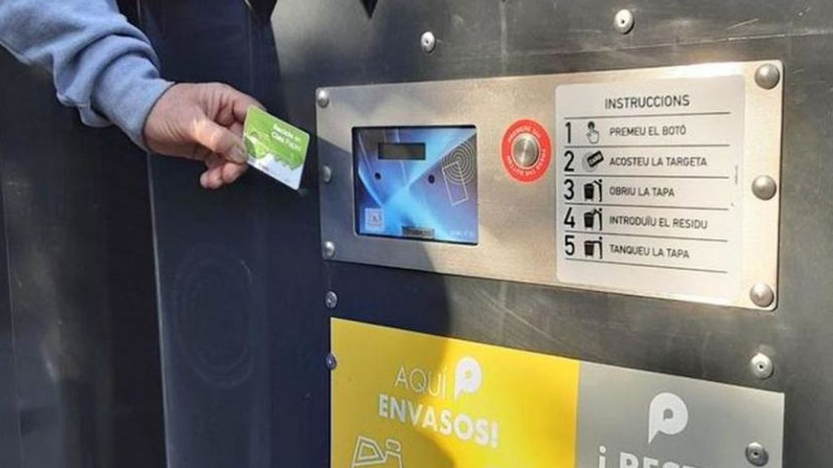 Barcelona planea instalar contenedores inteligentes para premiar con menos impuestos a los barrios que mejor reciclen