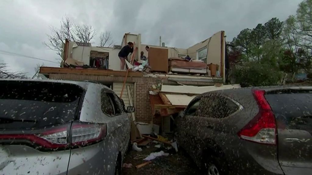 Los tornados que azotan Alabama dejan decenas de heridos y cinco fallecidos