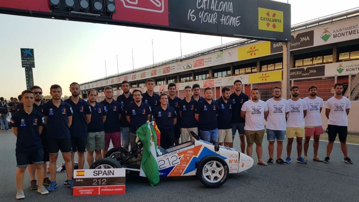 Jóvenes de Universidad de Ingeniara de Cádiz logran el segundo puesto mundial con su coche de Formula 1 Jóvenes de Universidad de Ingeniara de Cádiz logran el segundo puesto mundial con su coche de Formula 1