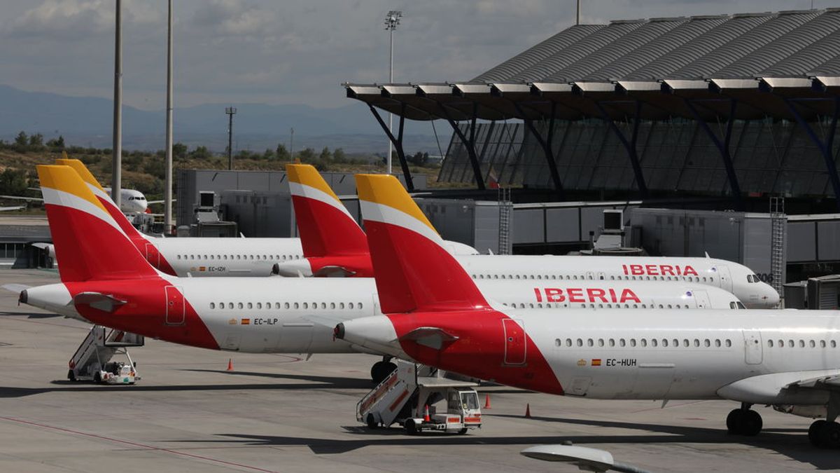 Los aeropuertos españoles prevén 18.100 vuelos en Semana Santa, un 70 % menos que en 2019 Los aeropuertos españoles prevén 18.100 vuelos en Semana Santa, un 70 % menos que en 2019