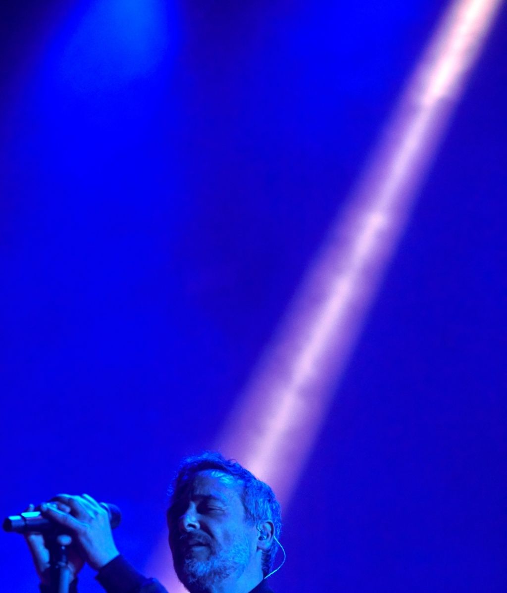 Love of Lesbian ofrece el primer concierto masivo en pandemia: 5000 personas se congregan en el palau Sant Jordi de Barcelona