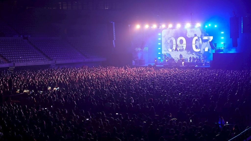 Love of Lesbian ofrece el primer concierto masivo en pandemia: 5000 personas se congregan en el palau Sant Jordi de Barcelona