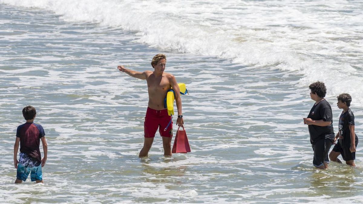 Rescatada inconsciente una niña de 5 años en una playa de Vizcaya tras ser arrastrada por la corriente Rescatada inconsciente una niña de 5 años en una playa de Vizcaya tras ser arrastrada por la corriente