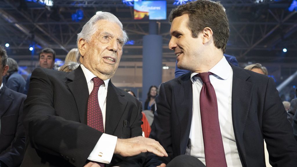 Mario Vargas Llosa, con el líder del PP, Pablo Casado