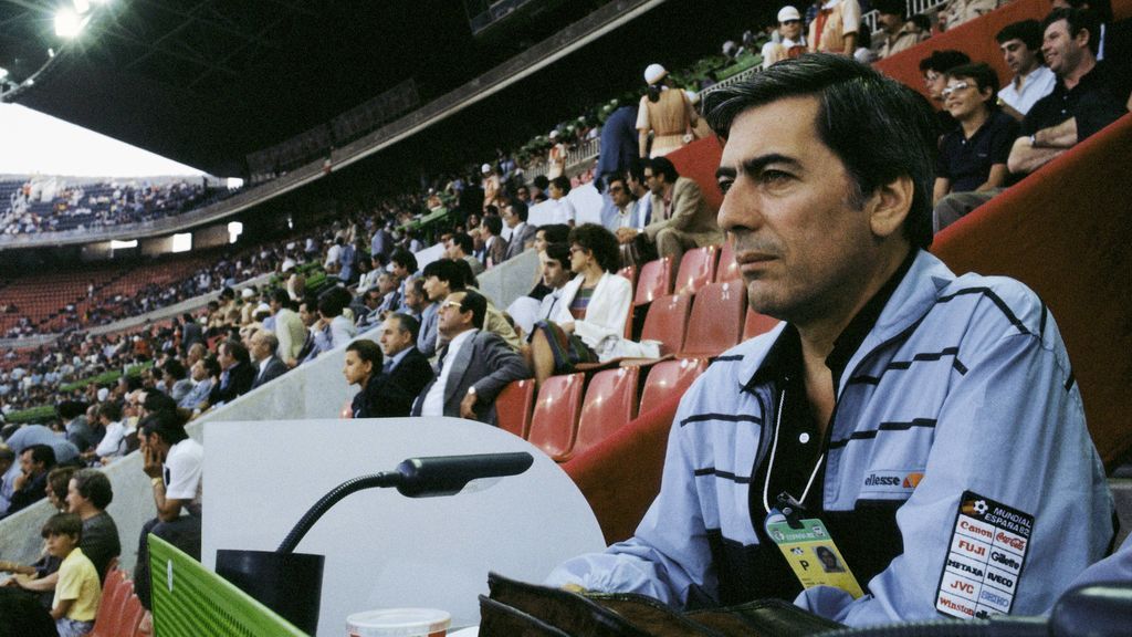 Mario Vargas Llosa, en el Mundial de Fútbol 1982