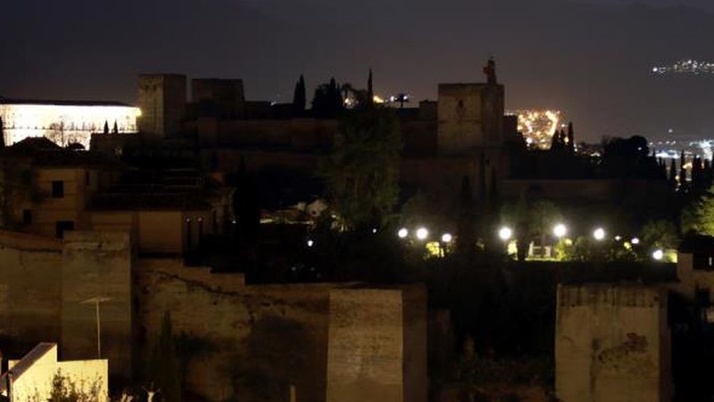 La Alhambra apaga sus luces para sumarse a la Hora del Planeta