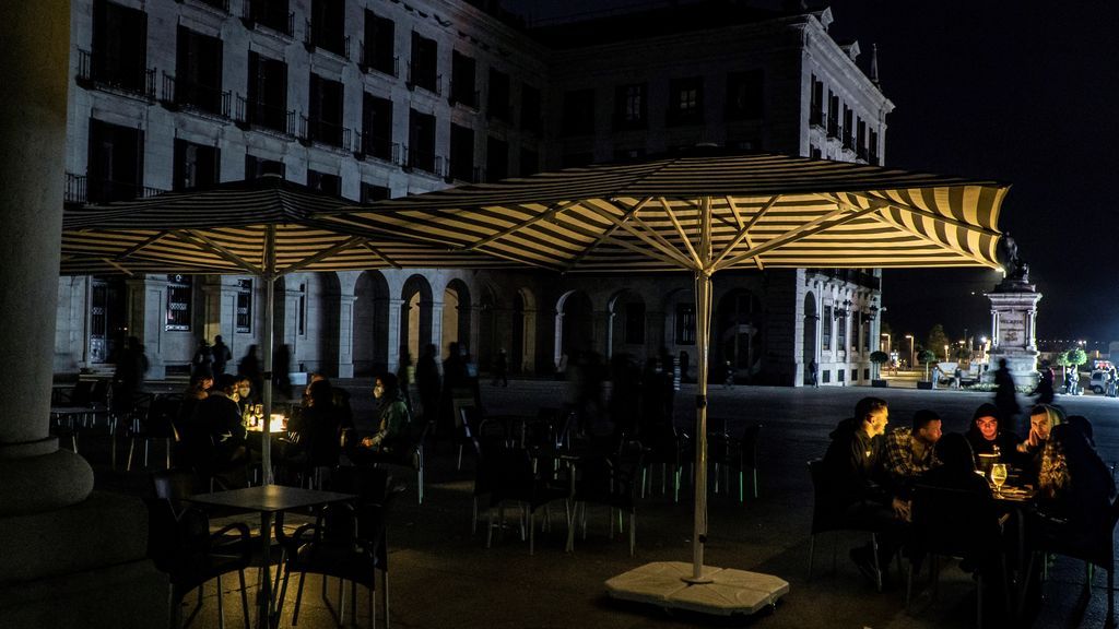 La plaza Porticada de Santander apaga sus luces para sumarse a la Hora del Planeta