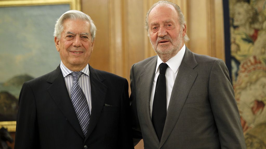 Mario Vargas Llosa, con el rey Juan Carlos (2011)