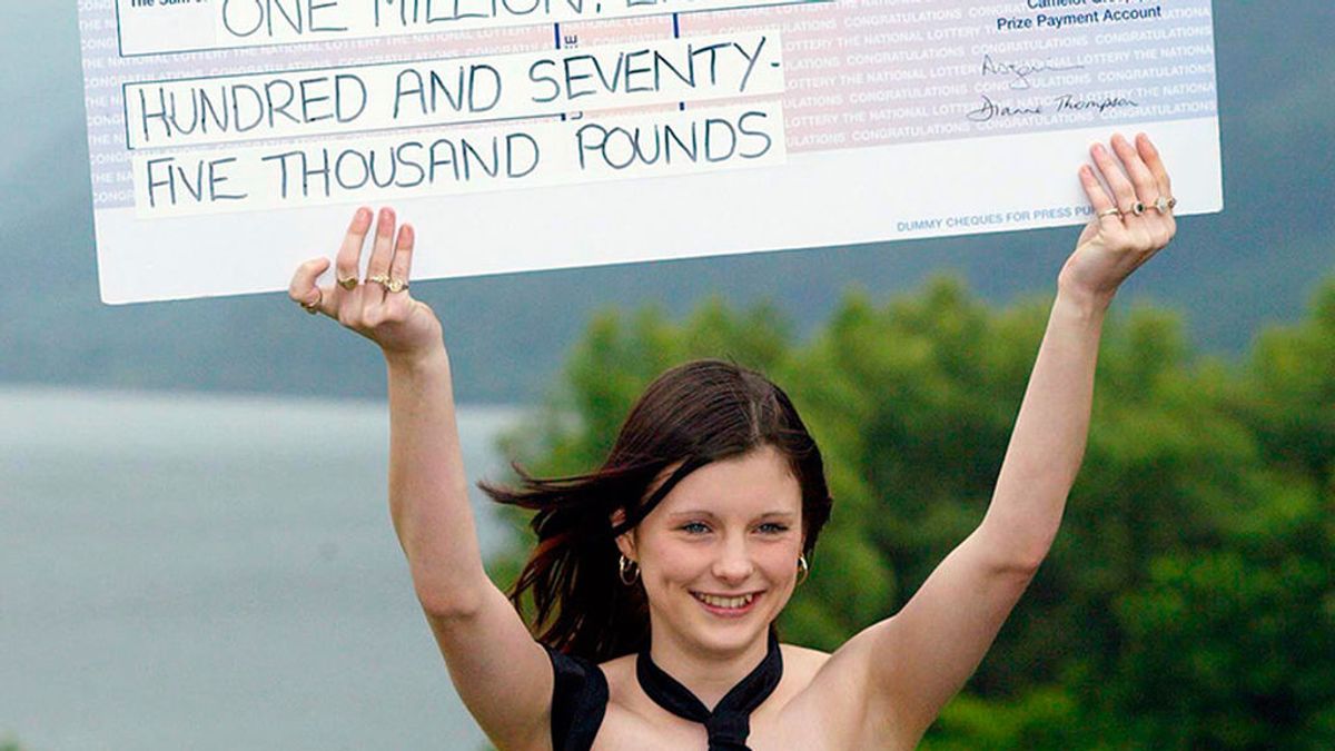 La ganadora de lotería más joven del Reino Unido vive de las ayudas sociales 18 años después