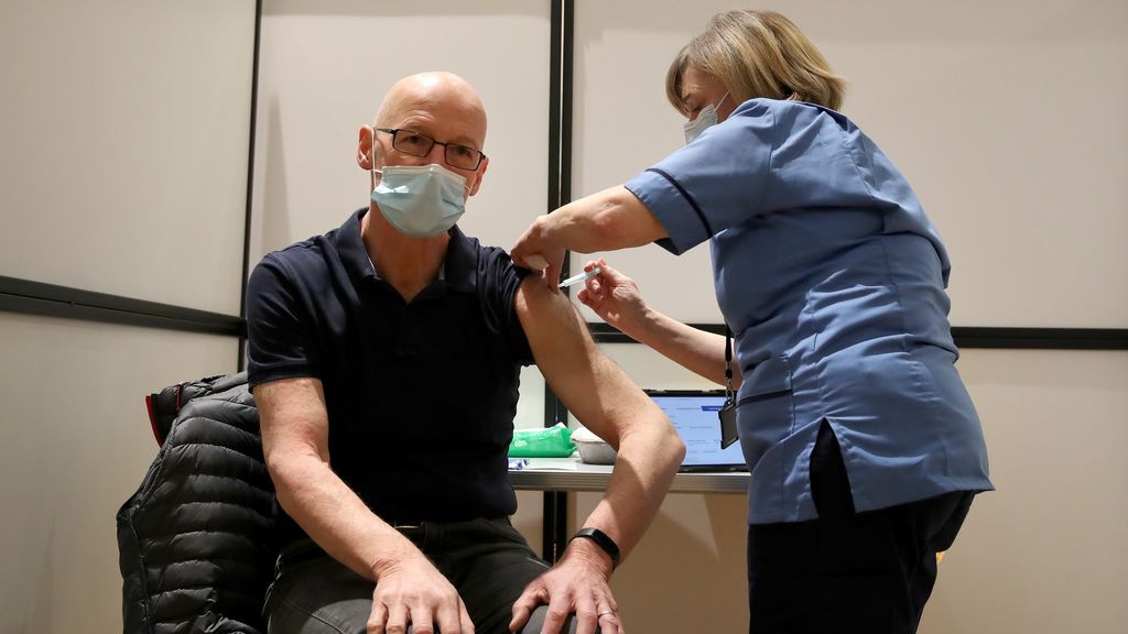 Reino Unido mejora sus cifras de contagios y muertes y alcanza los 30 millones de vacunados con la primera dosis Reino Unido mejora sus cifras de contagios y muertes y alcanza los 30 millones de vacunados con la primera dosis
