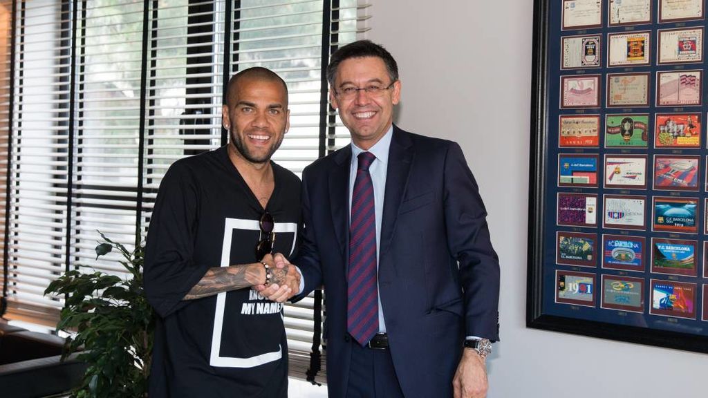 Dani Alves y el por qué de su salida del Barça: “No creía en los dirigentes que estaban en ese momento”