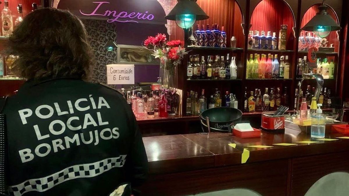 Clausuran un local de intercambio de parejas en Sevilla con 87 personas en su interior Clausuran un local de intercambio de parejas en Sevilla con 87 personas en su interior