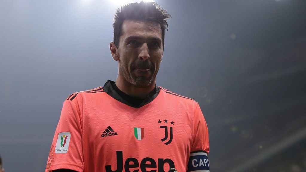 Buffon quiere retirarse siendo titular: el portero estudia ofertas para salir de la Juventus Buffon quiere retirarse siendo titular: el portero estudia ofertas para salir de la Juventus
