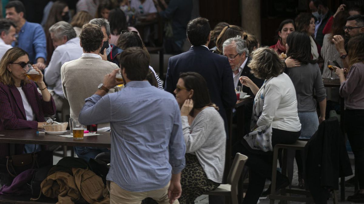 Sanidad suma 15.000 nuevos casos y 189 fallecidos, mientras la incidencia suba a 149 Sanidad suma 15.000 nuevos casos y 189 fallecidos, mientras la incidencia suba a 149