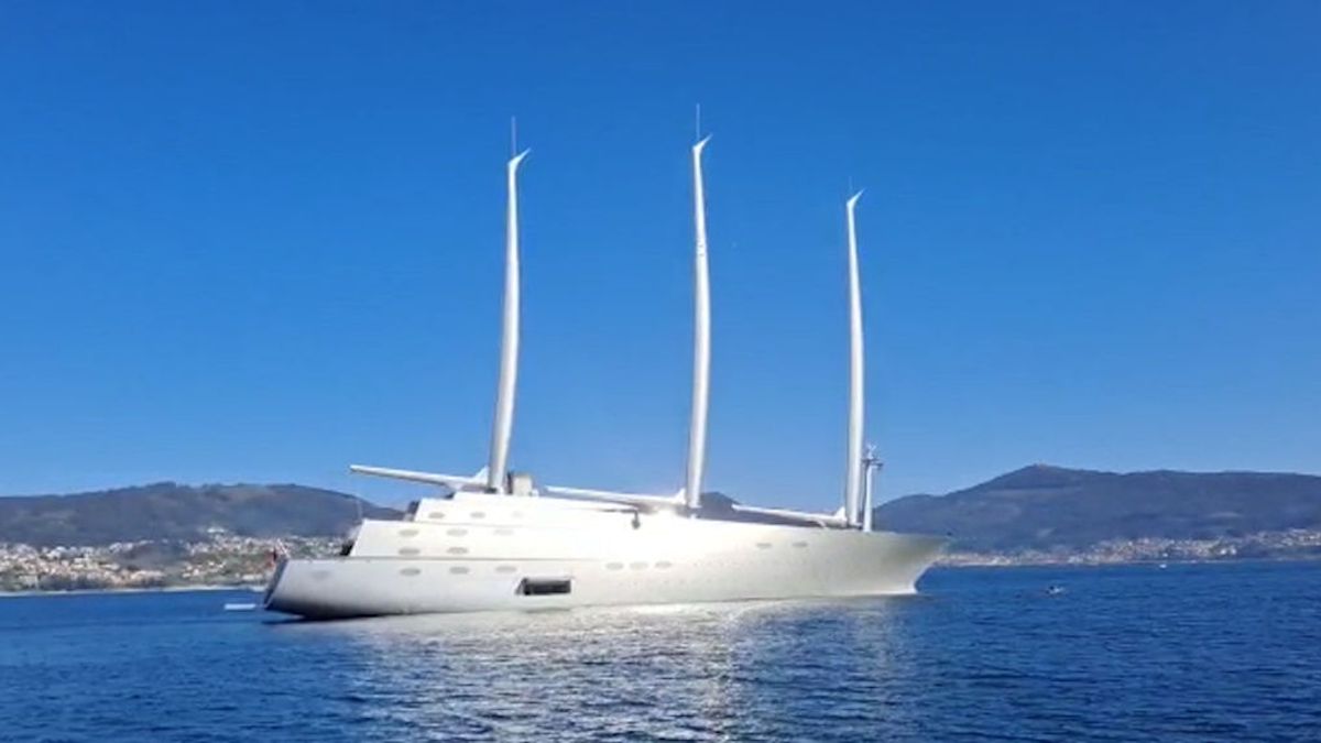 Más de 1.000 millones de euros flotando en Vigo: dos megayates y un supervelero de lujo causan expectación Más de 1.000 millones de euros flotando en Vigo: dos megayates y un supervelero de lujo causan expectación