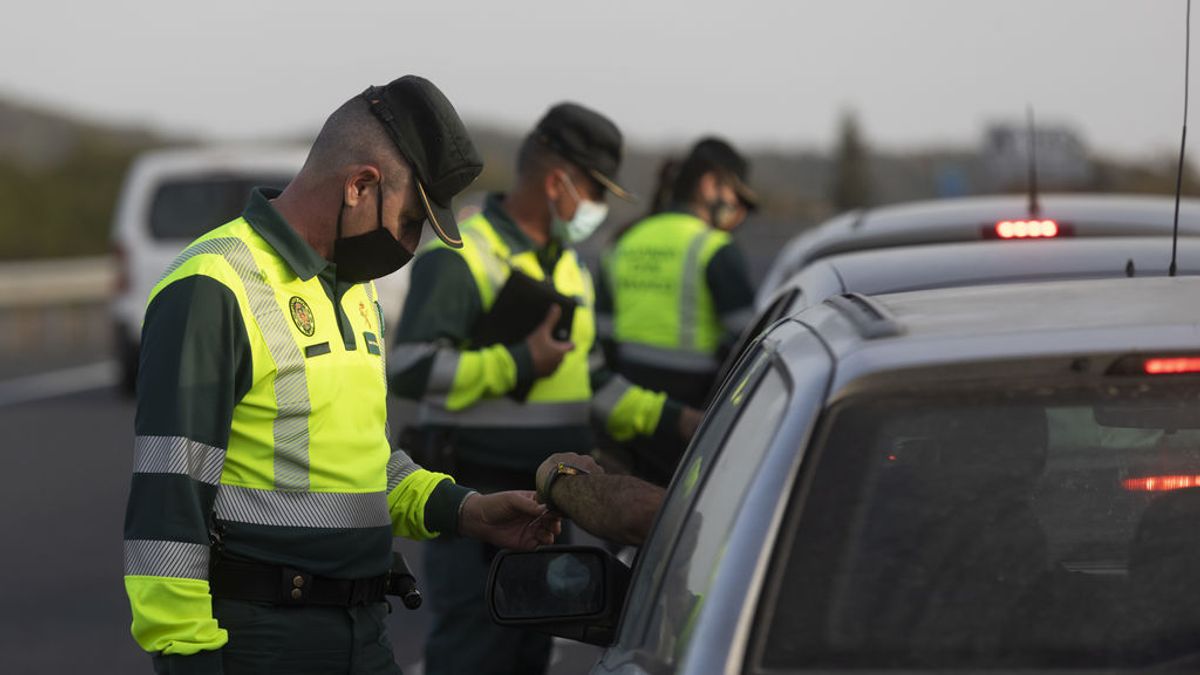Una pandemia a dos velocidades, cercada por los cierres perimetrales entre comunidades Una pandemia a dos velocidades, cercada por los cierres perimetrales entre comunidades