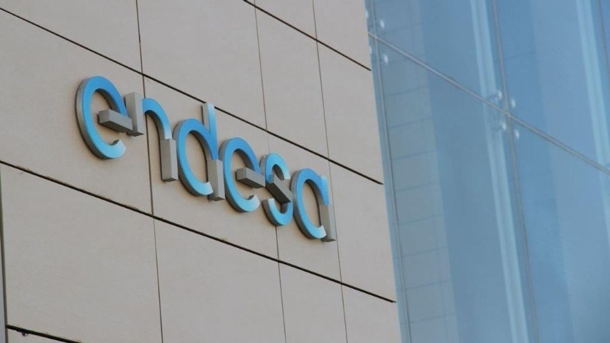 Govern y Endesa condonan 38 millones de euros en deudas a 35.500 familias vulnerables en Cataluña Govern y Endesa condonan 38 millones de euros en deudas a 35.500 familias vulnerables en Cataluña