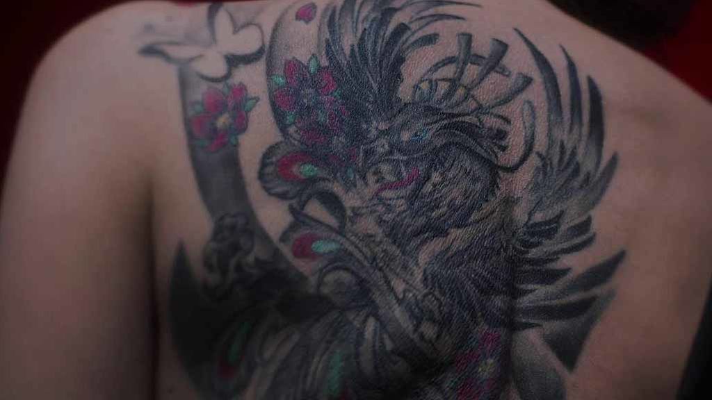 La historia del tatuaje de Rocío Carrasco es real: un ave Fénix con el que tapó el nombre de Antonio David Flores