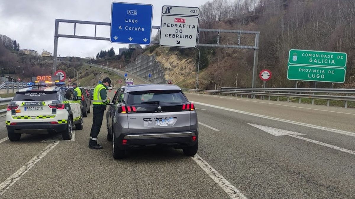 Control de la Guardia Civil en Pedrafita do Cebreiro, Lugo Control de la Guardia Civil en Pedrafita do Cebreiro, Lugo