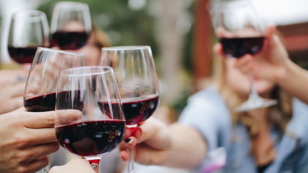 Un estudio confirma lo que ya intuíamos: el vino te sabe mejor si sabes que es caro