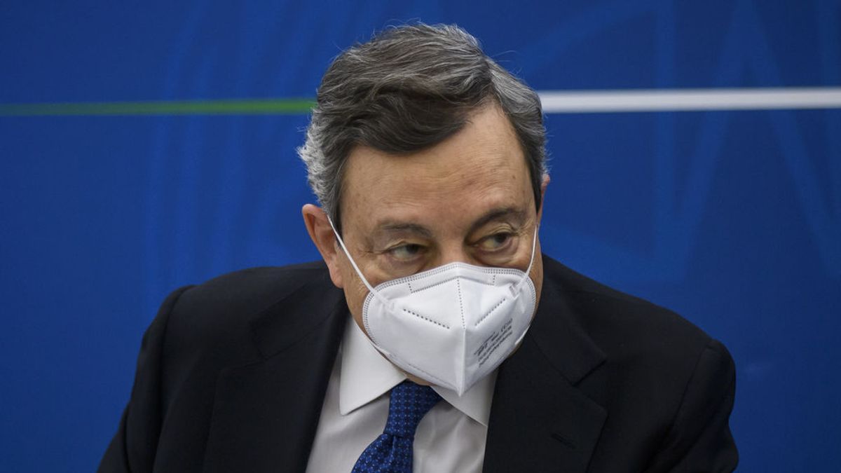 El primer ministro italiano Mario Draghi se vacuna con AstraZeneca El primer ministro italiano Mario Draghi se vacuna con AstraZeneca