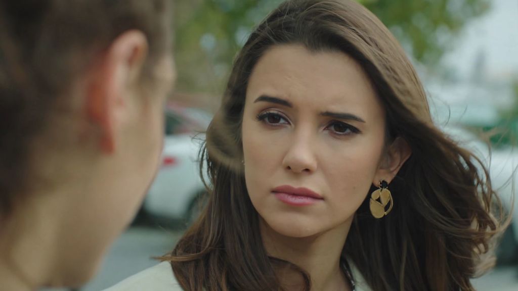 La hermana de Baris le abre los ojos a Pelin