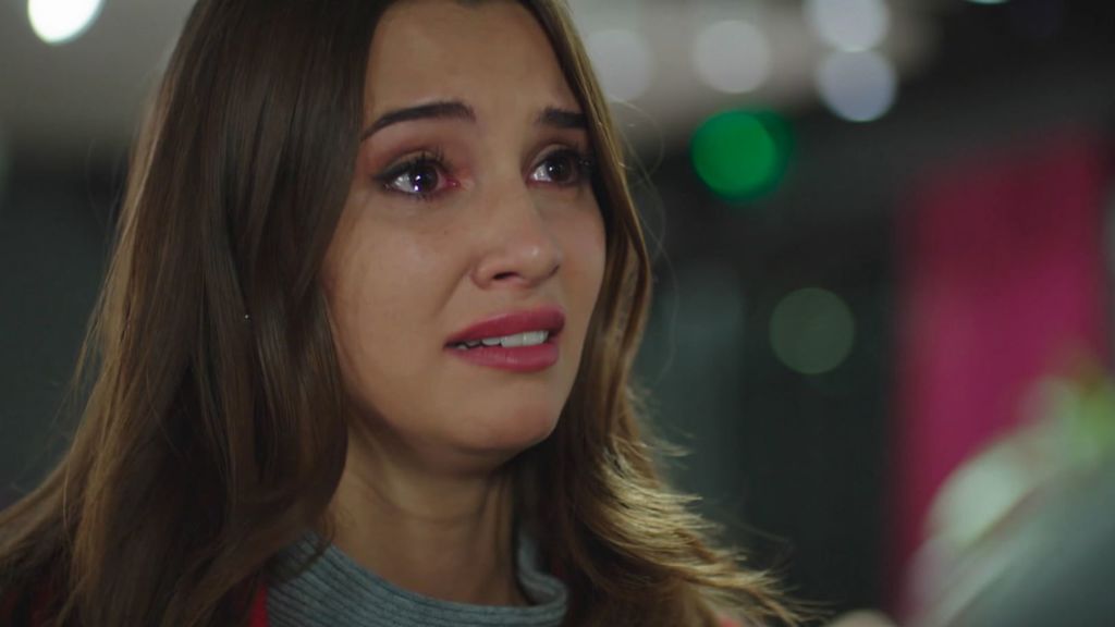 Pelin piensa que Sinan le ha traicionado de nuevo